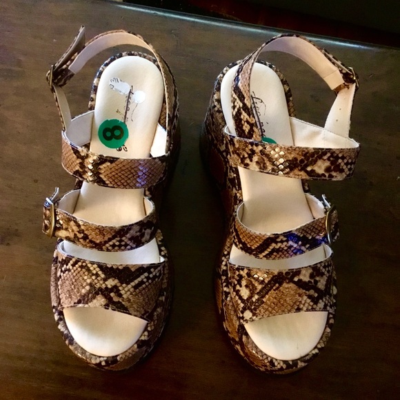 New Free People 4” platform snake print sandals 9 - Picture 5 of 11